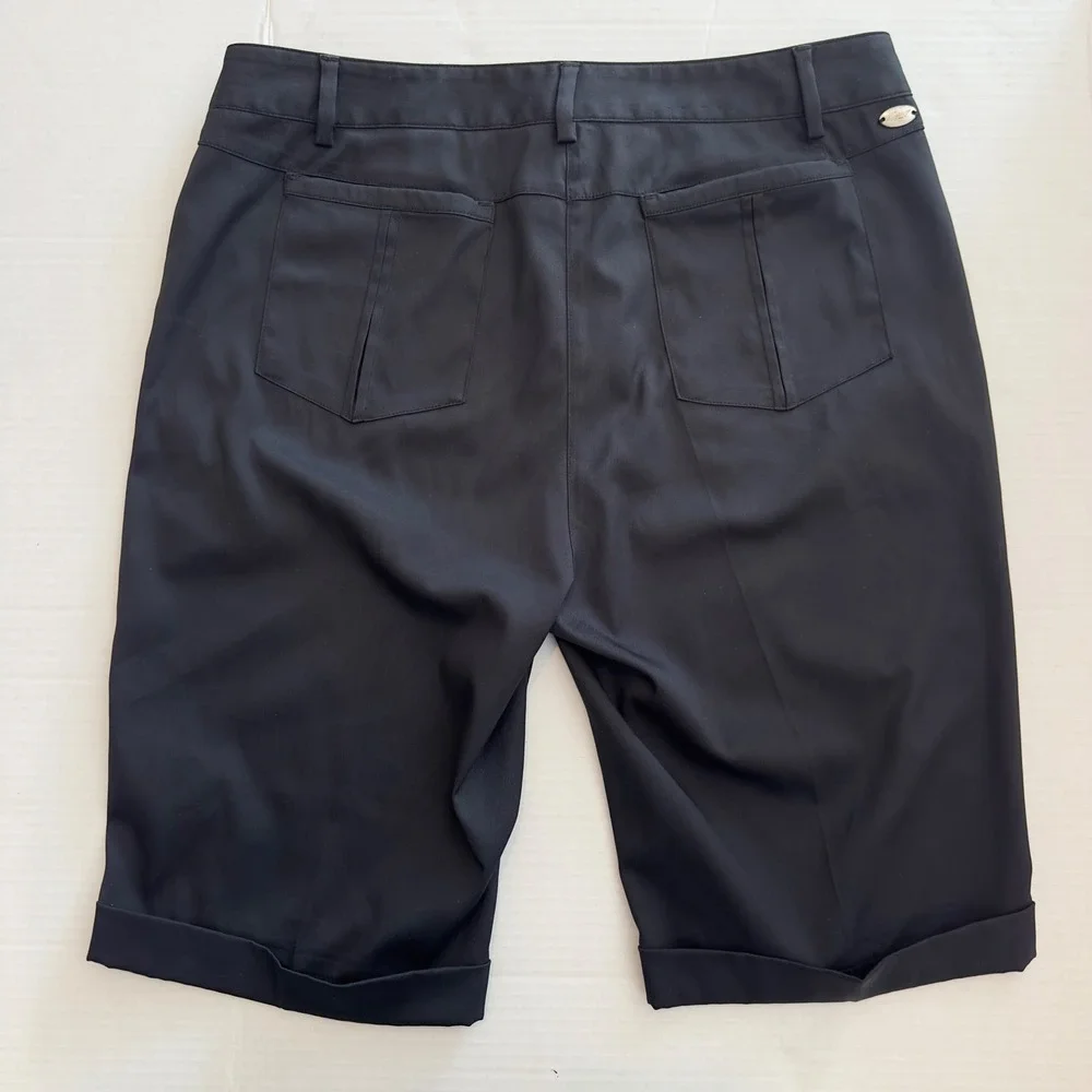 Greg Norman Womens Black Bermuda Golf Shorts Cuffed Cargo Pockets Sz 6 RN128492